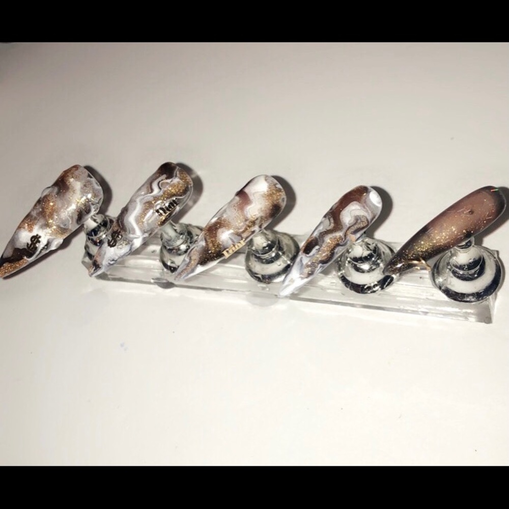 Marbled Dior press on nails - Picture 2 of 3